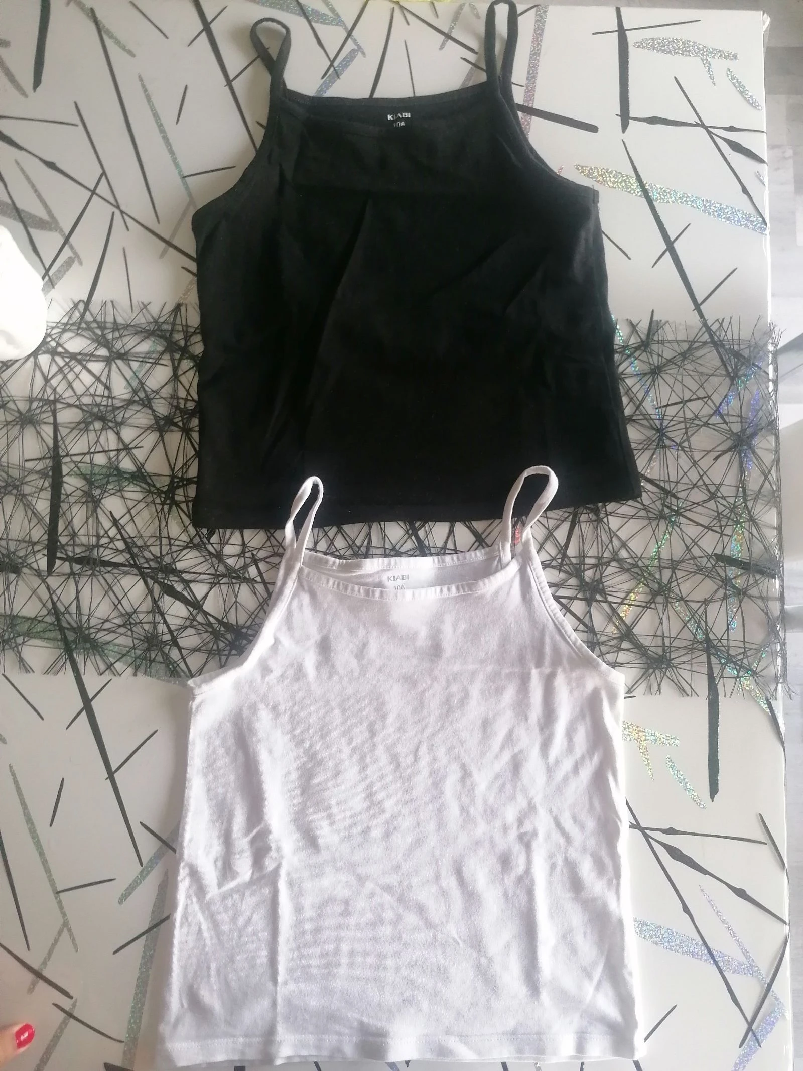 2 black and white strap tank tops Size 10 years 👧🏻 – photo 2